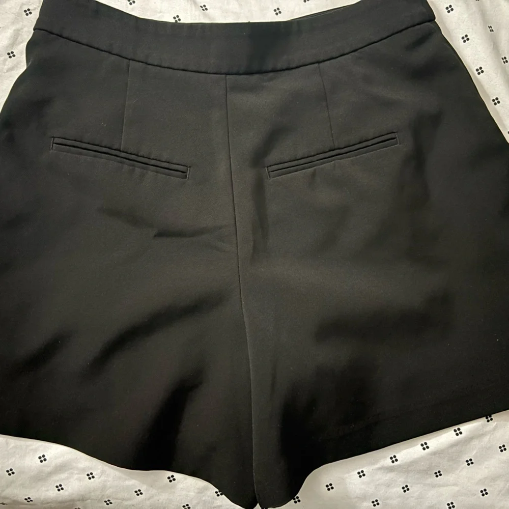 Banana Republic sleek black